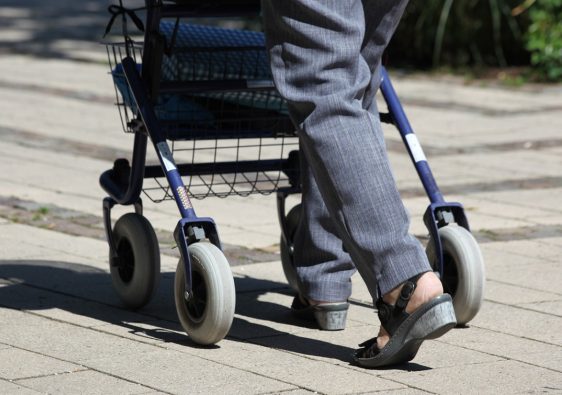 Les équipements médicaux essentiels pour un maintien à domicile sécurisé