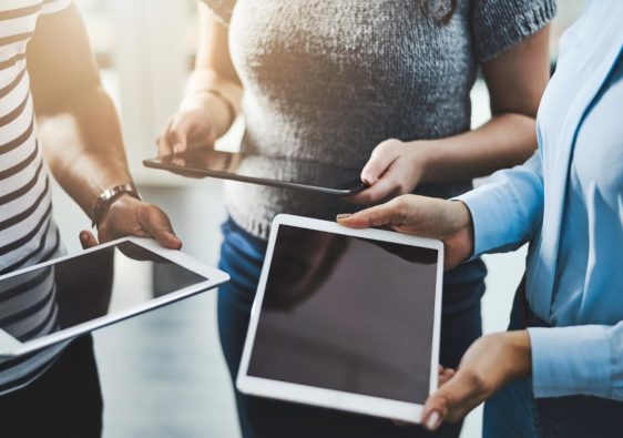 Naviguer dans le monde du numérique : conseils pour les associations en quête de visibilité