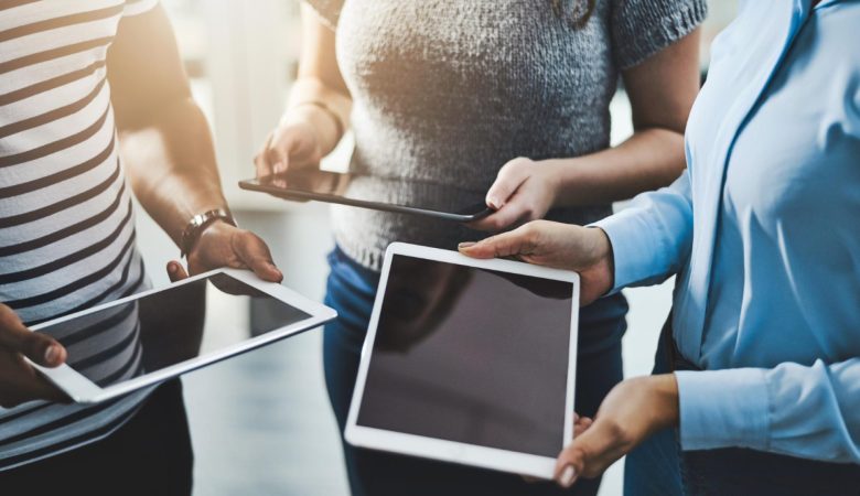 Naviguer dans le monde du numérique : conseils pour les associations en quête de visibilité