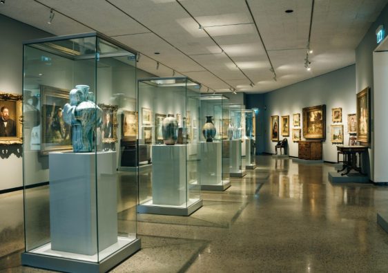 Vitrine de musée : intégrer modernité et élégance dans vos expositions