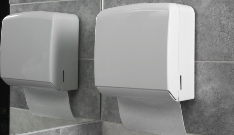 Comment choisir un distributeur de serviettes hygiéniques pour un établissement public ?