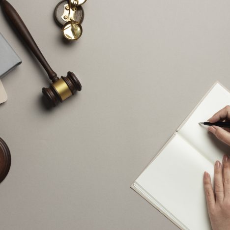 Comment choisir le type de colle UV adapté à une application industrielle ?