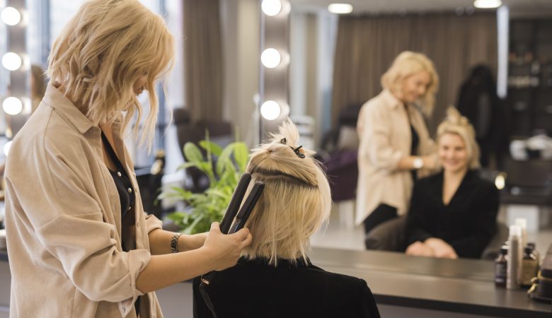Coiffeuse avec un BP : quels statuts pour exercer en indépendant ?